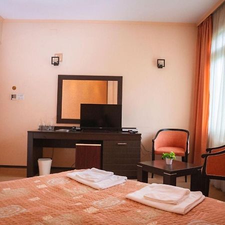 Hotel Ezeroto Стара-Загора Экстерьер фото