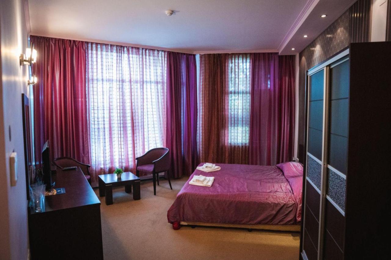 Hotel Ezeroto Стара-Загора Экстерьер фото
